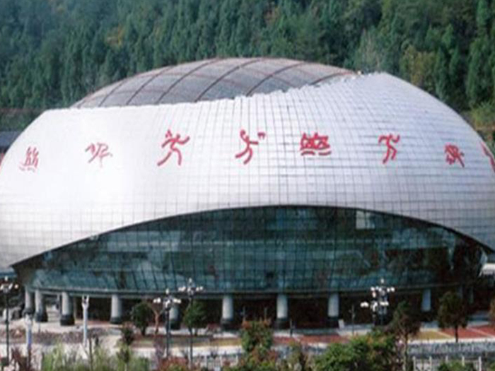 海南體育中心球形網(wǎng)架加工安裝